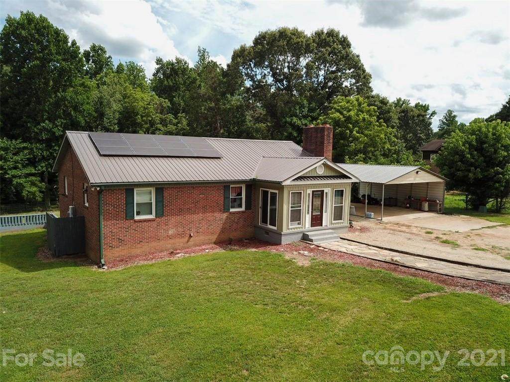 946 Oakridge Farm Highway - Photo 1