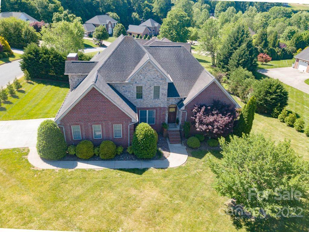 407 Woodridge Drive - Photo 1