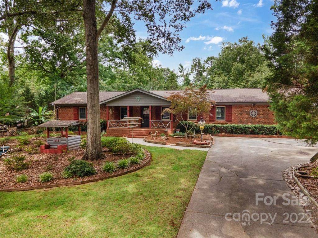 215 Fieldstone Drive - Photo 1