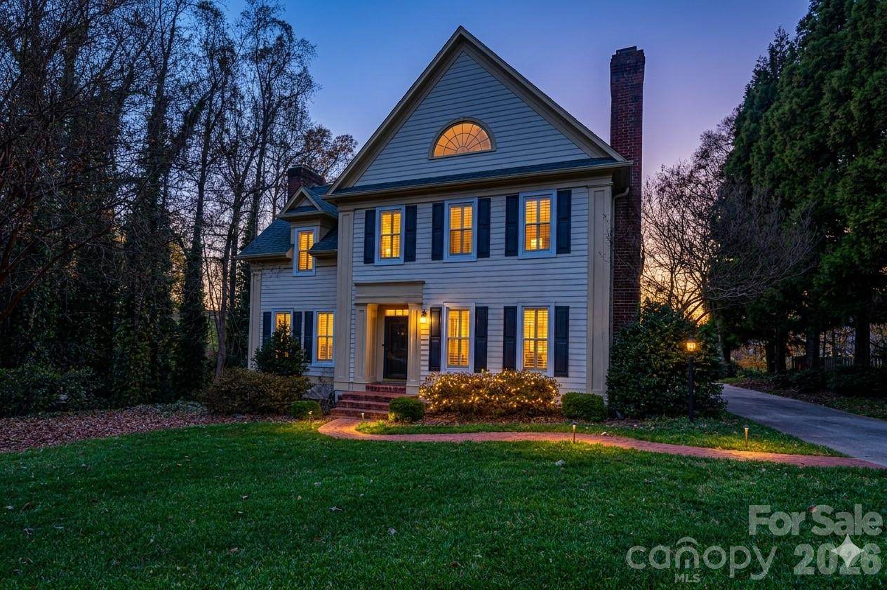 560 20th Avenue Court - Photo 1