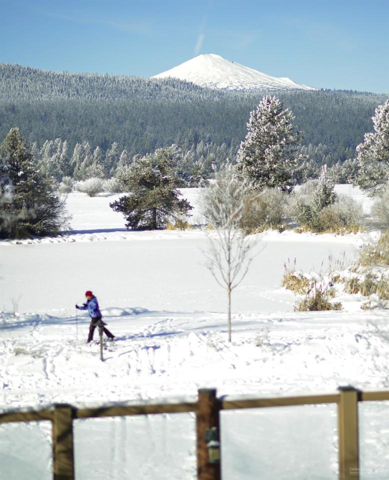 10 Conifer Lane, Sunriver, OR 97707 (MLS #201606280) :: Birtola Garmyn High Desert Realty