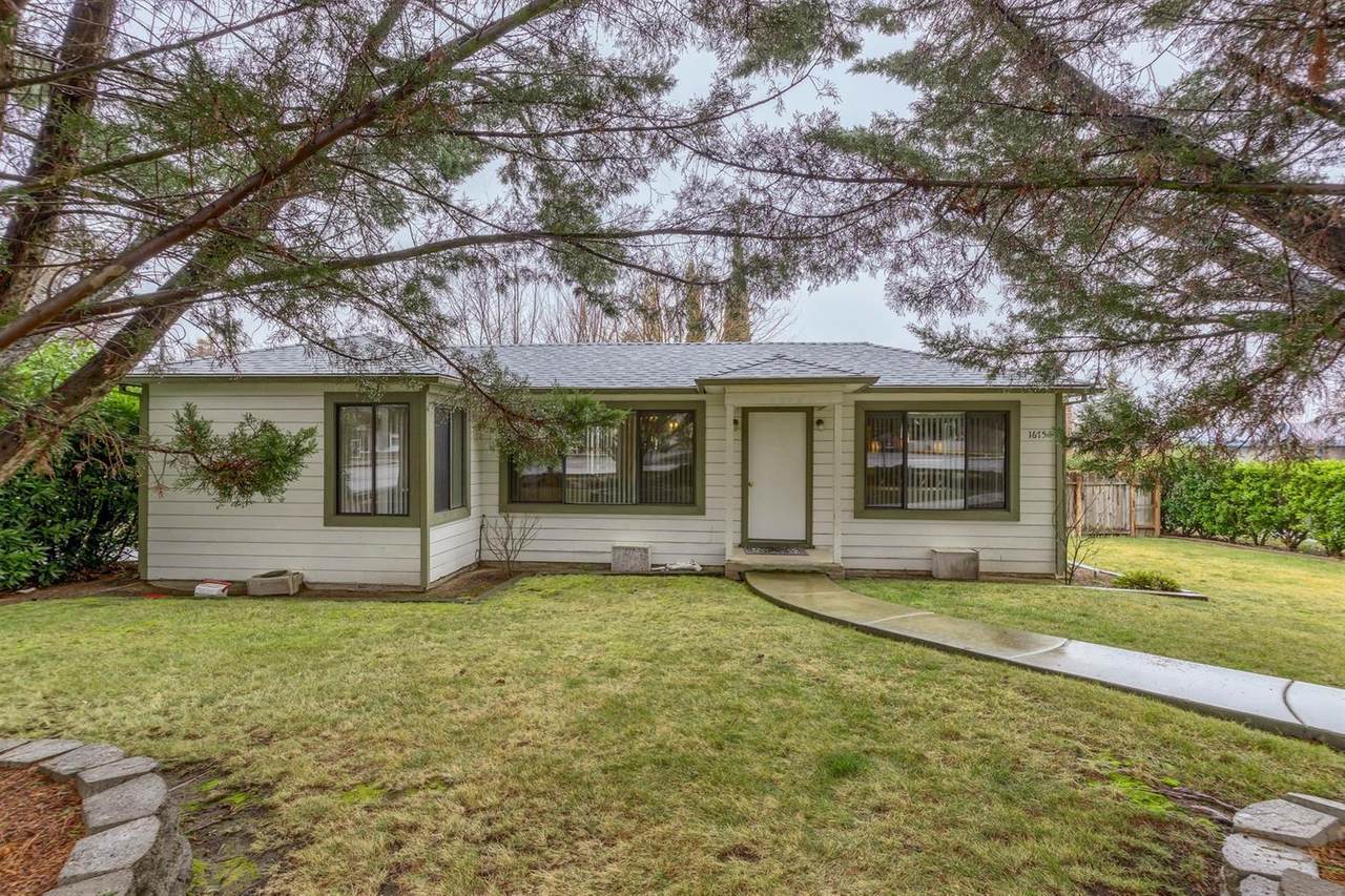 1675 Siskiyou Boulevard - Photo 1