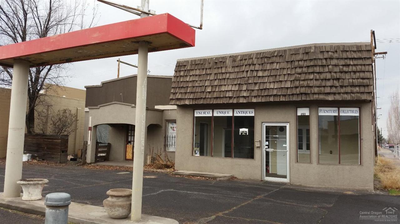 203 SW 6th Street, Redmond, OR 97756 (MLS #201601044) :: Birtola Garmyn High Desert Realty