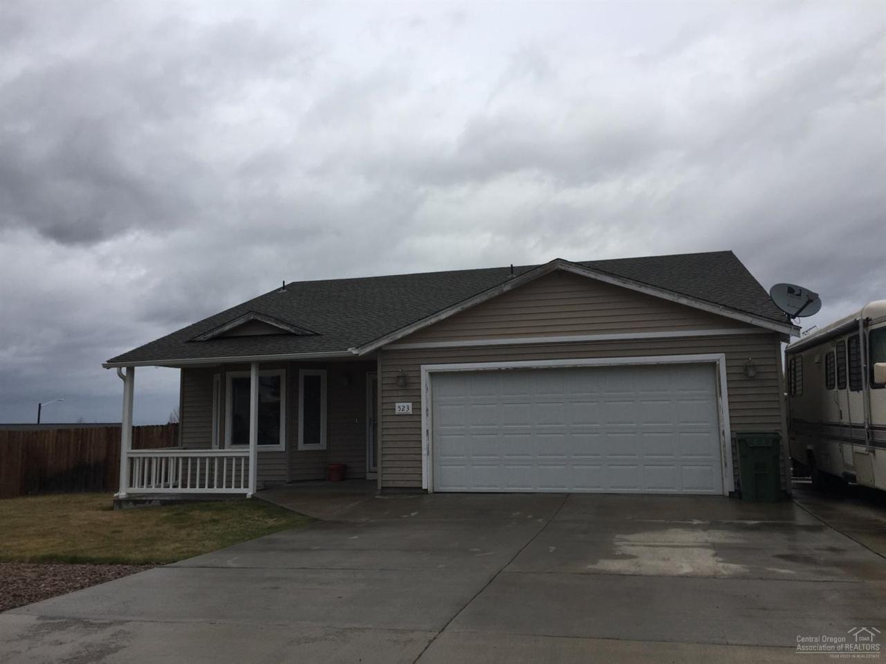 523 E D Street, Culver, OR 97734 (MLS #201601959) :: Birtola Garmyn High Desert Realty