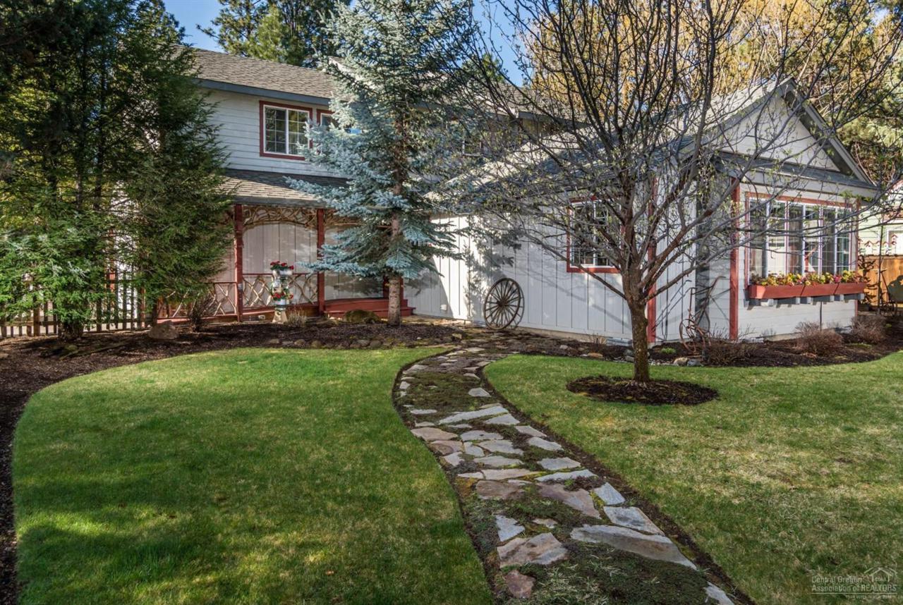 421 S Fir Street, Sisters, OR 97759 (MLS #201603323) :: Birtola Garmyn High Desert Realty