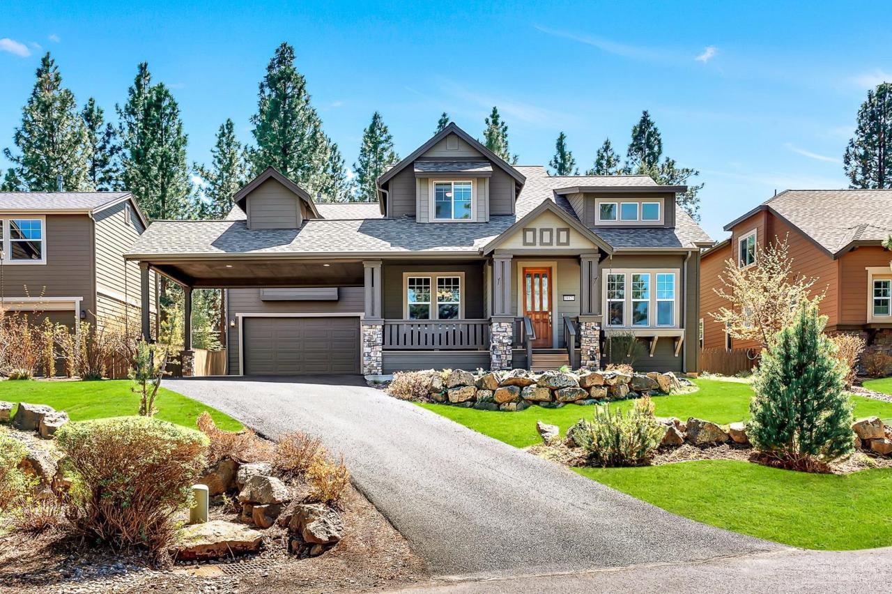 19575 Fisher Lake Lane, Bend, OR 97702 (MLS #201603608) :: Birtola Garmyn High Desert Realty