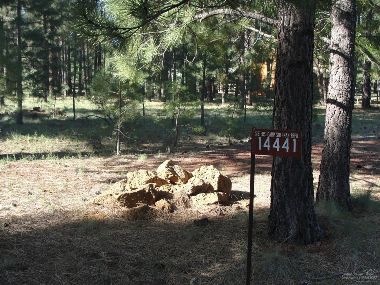 14441 Sage Court, Sisters, OR 97759 (MLS #201604410) :: Birtola Garmyn High Desert Realty