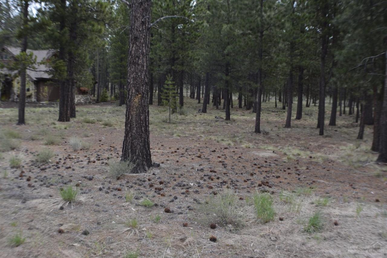 132 Sunstone Loop, Bend, OR 97707 (MLS #201604499) :: Birtola Garmyn High Desert Realty