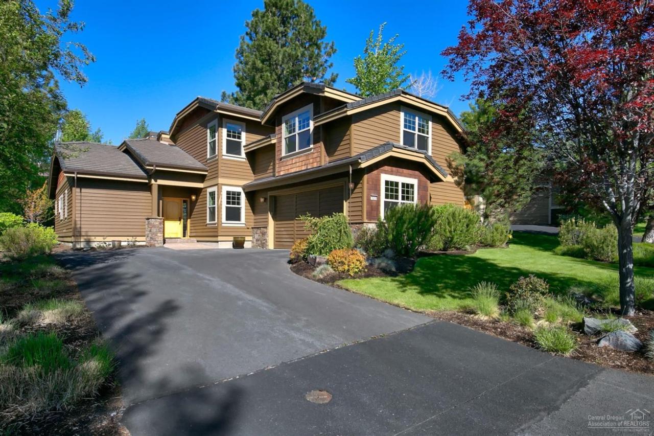 19252 Goose Creek Court, Bend, OR 97702 (MLS #201604758) :: Birtola Garmyn High Desert Realty