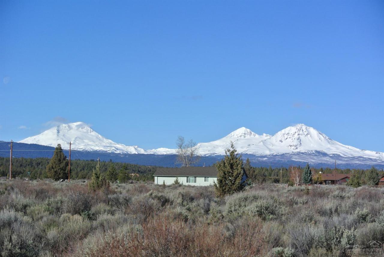 17716 Plainview Road, Bend, OR 97703 (MLS #201605363) :: Birtola Garmyn High Desert Realty
