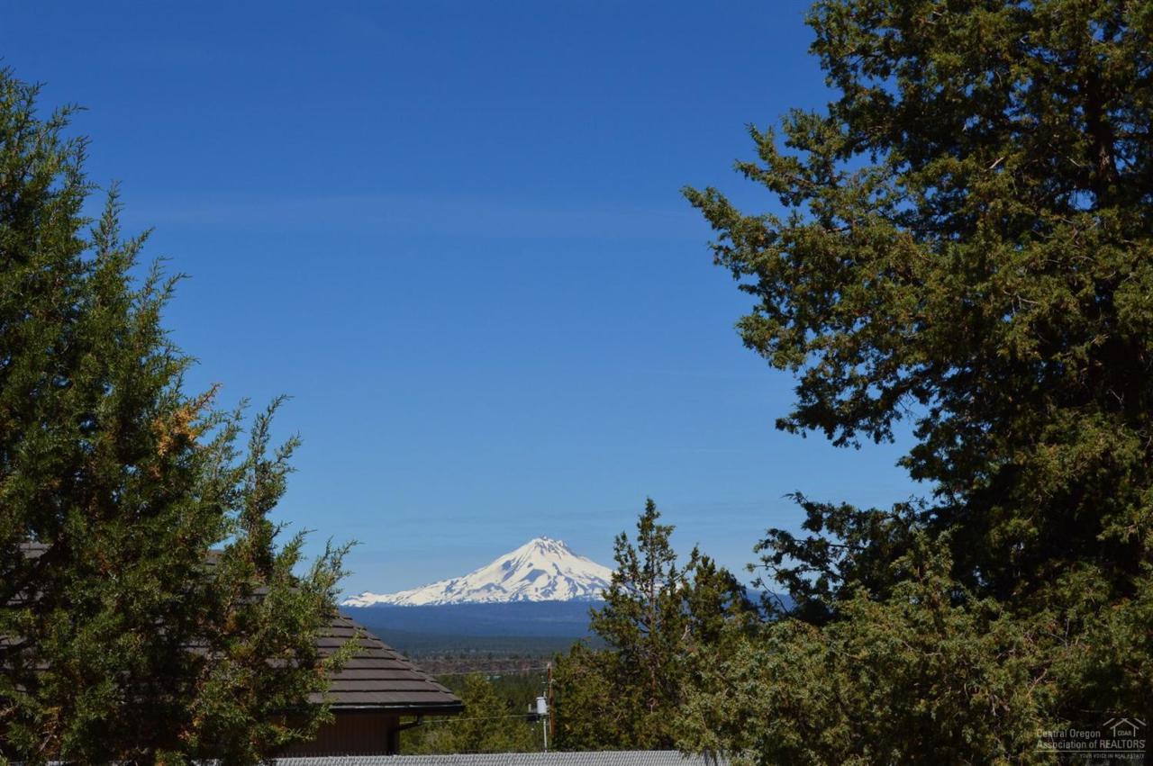 8887 SW Panorama Road, Terrebonne, OR 97760 (MLS #201605481) :: Birtola Garmyn High Desert Realty