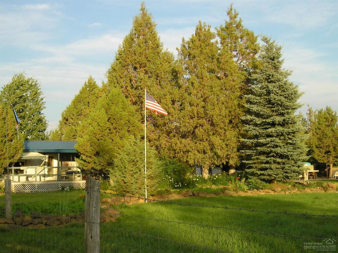 22260 E Highway 20, Bend, OR 97701 (MLS #201605584) :: Birtola Garmyn High Desert Realty