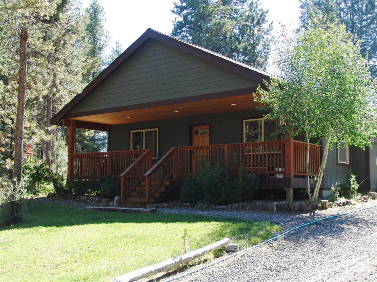 51651 Willow Street, La Pine, OR 97739 (MLS #201606519) :: Birtola Garmyn High Desert Realty