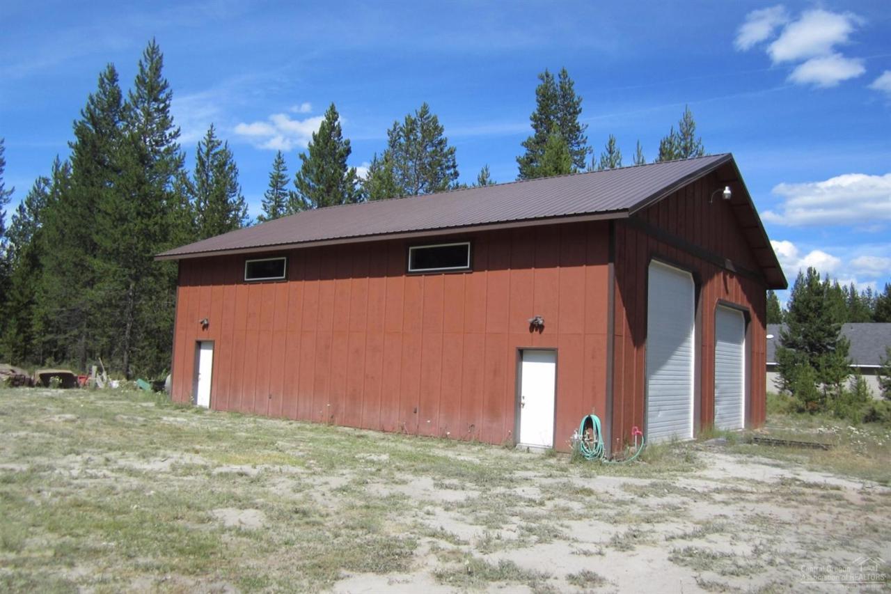 16242 Big Meadow Drive, La Pine, OR 97739 (MLS #201606887) :: Birtola Garmyn High Desert Realty