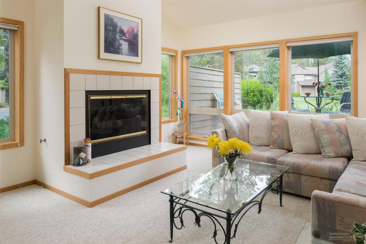 34 River Village, Sunriver, OR 97707 (MLS #201606920) :: Birtola Garmyn High Desert Realty