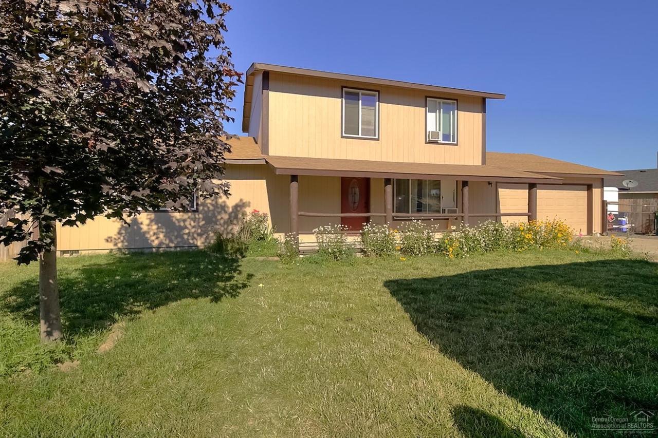 405 Ridgeview Drive, Culver, OR 97734 (MLS #201607423) :: Birtola Garmyn High Desert Realty
