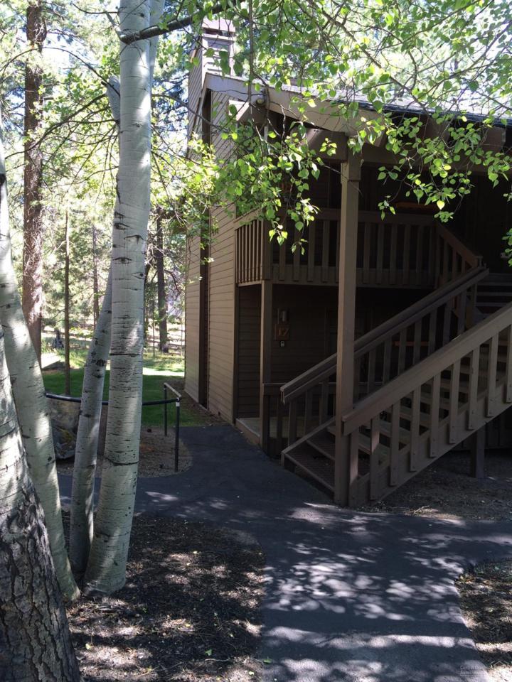 57340 Beaver Ridge Loop 17-C1, Sunriver, OR 97707 (MLS #201607843) :: Birtola Garmyn High Desert Realty