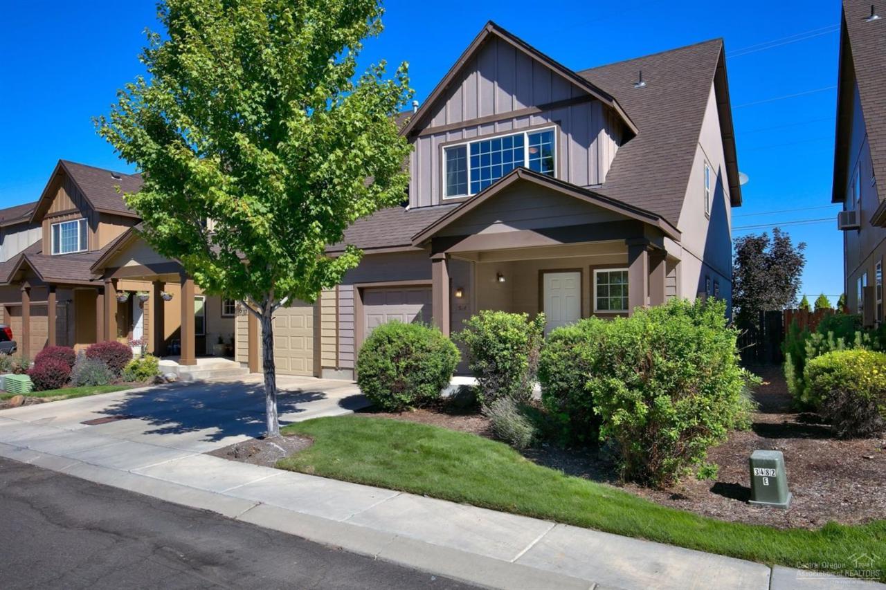 2924 SW Indian Circle, Redmond, OR 97756 (MLS #201608400) :: Birtola Garmyn High Desert Realty