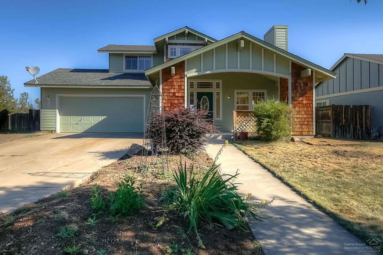 2405 NW Antler Court, Redmond, OR 97756 (MLS #201608758) :: Birtola Garmyn High Desert Realty