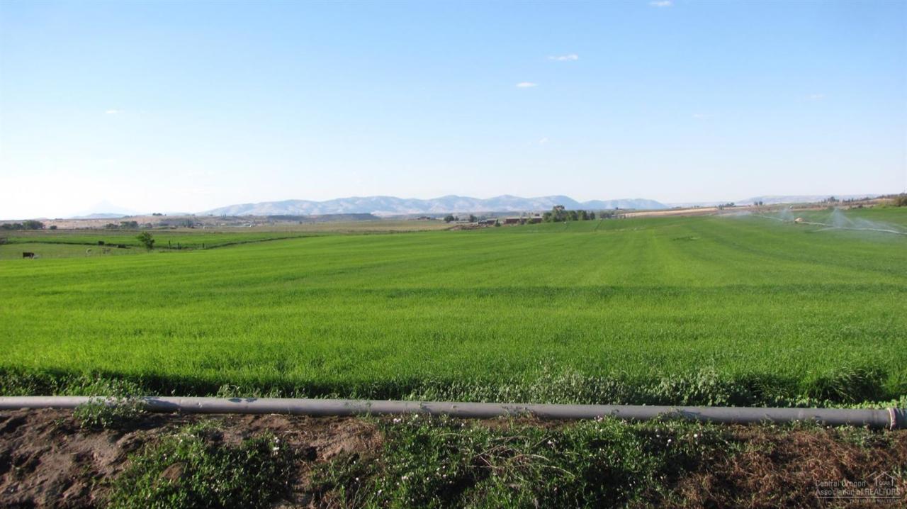 2748 NE Cherry Lane, Madras, OR 97741 (MLS #201608768) :: Birtola Garmyn High Desert Realty