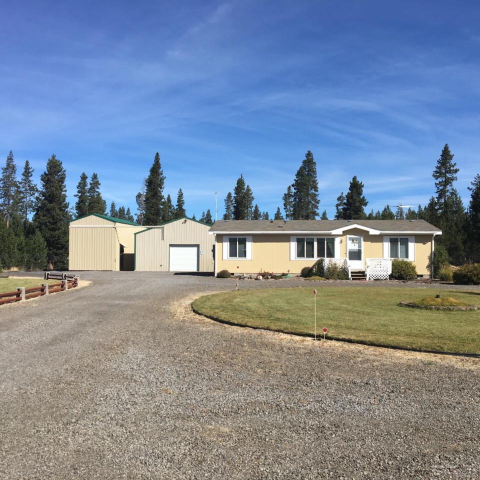 12235 Beechwood Drive, La Pine, OR 97739 (MLS #201609269) :: Birtola Garmyn High Desert Realty