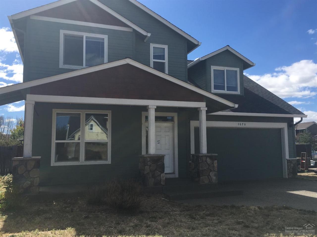 1670 NW Larch Avenue, Redmond, OR 97756 (MLS #201609317) :: Birtola Garmyn High Desert Realty