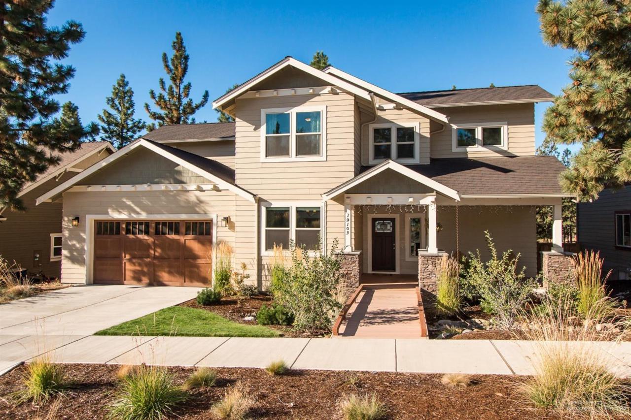 19103 Chiloquin Drive, Bend, OR 97703 (MLS #201609421) :: Birtola Garmyn High Desert Realty