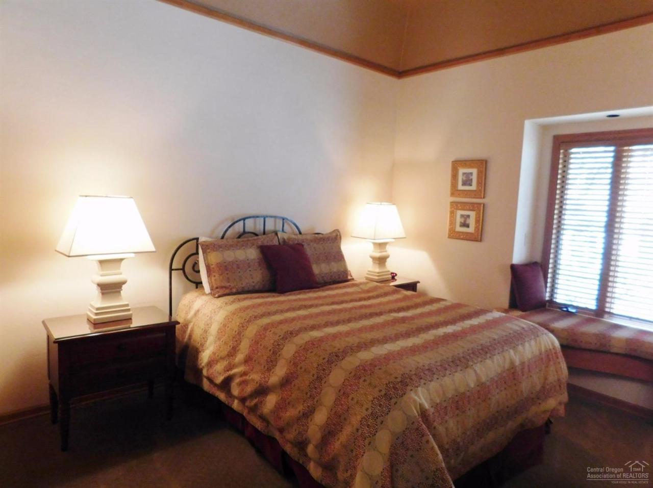 18 Stoneridge Townhomes #18, Sunriver, OR 97707 (MLS #201609481) :: Birtola Garmyn High Desert Realty