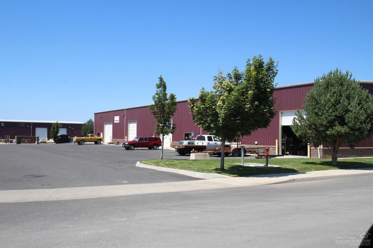 1103 NE 11th Street, Redmond, OR 97756 (MLS #201609639) :: Birtola Garmyn High Desert Realty