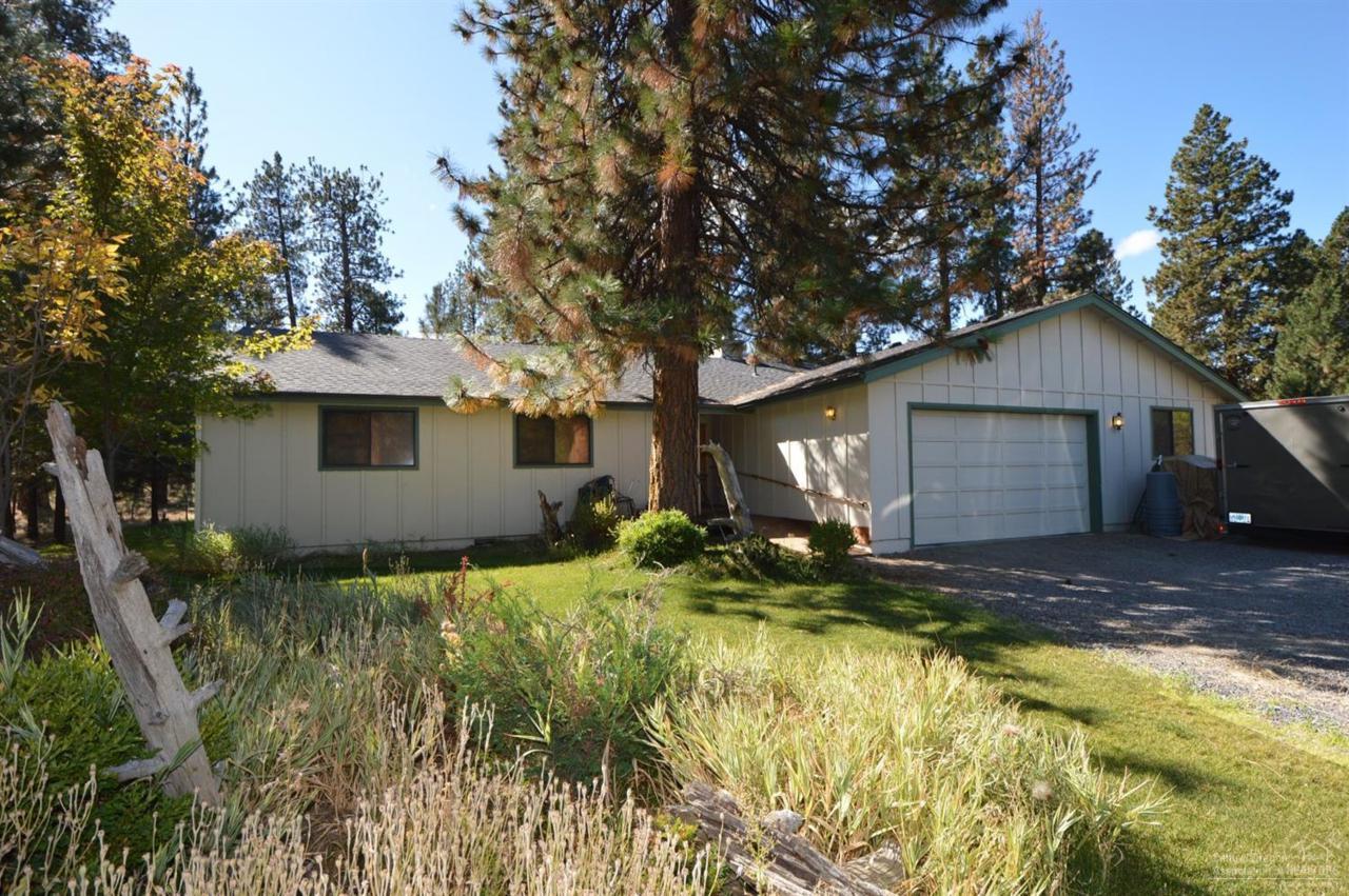 69212 Easy Street, Sisters, OR 97759 (MLS #201609641) :: Birtola Garmyn High Desert Realty