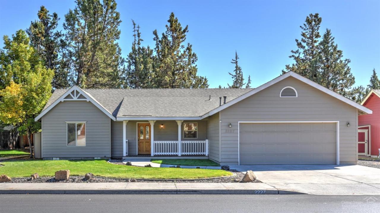 2227 NE Wells Acres Road, Bend, OR 97701 (MLS #201609642) :: Birtola Garmyn High Desert Realty