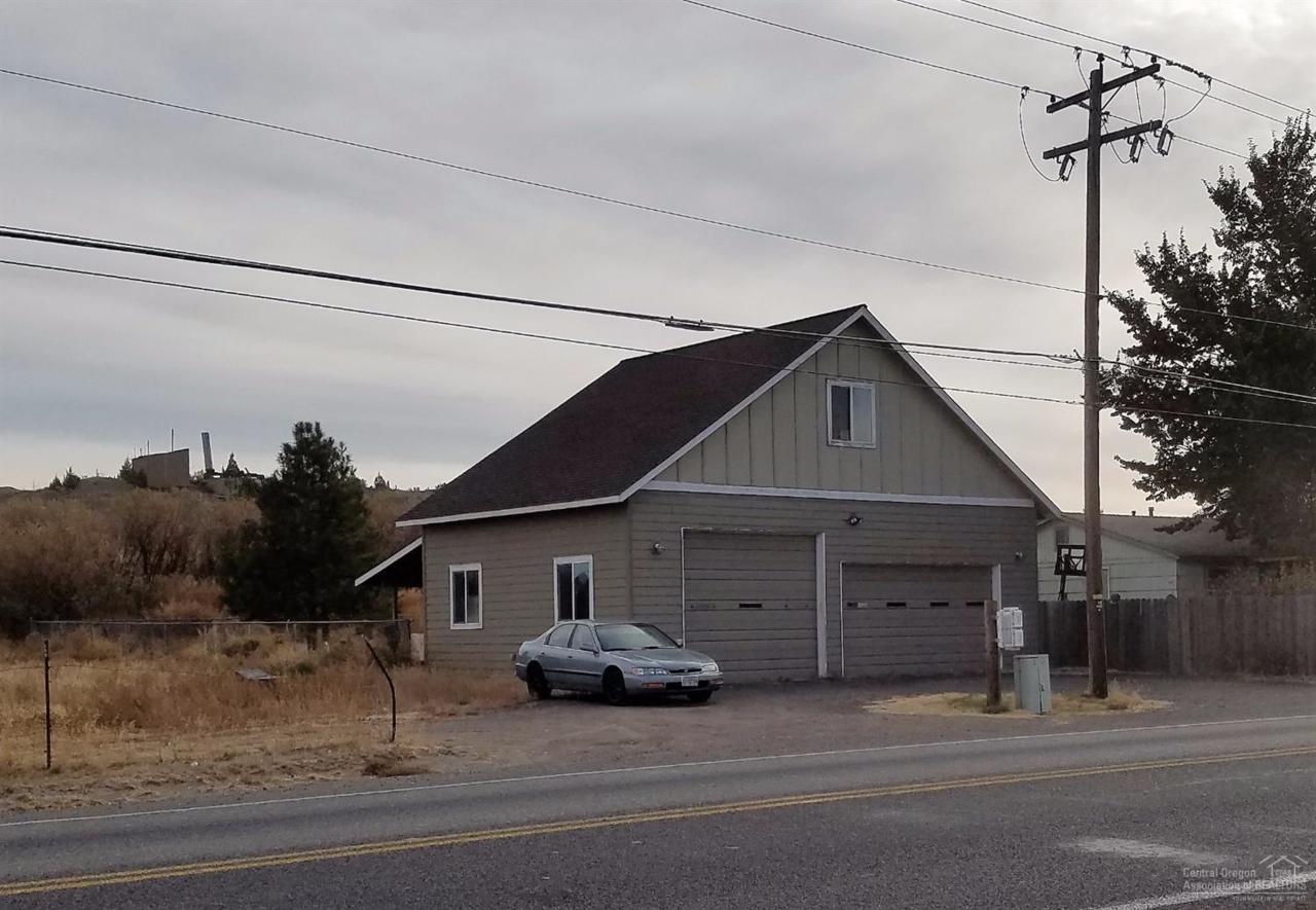 3022 NW Lamonta Road, Prineville, OR 97754 (MLS #201609826) :: Birtola Garmyn High Desert Realty