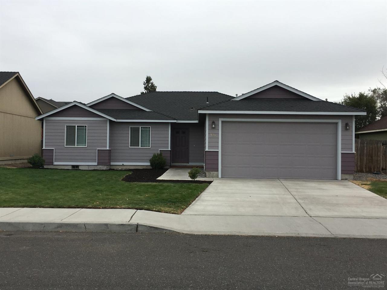 734 NE Quince Place, Redmond, OR 97756 (MLS #201609901) :: Birtola Garmyn High Desert Realty