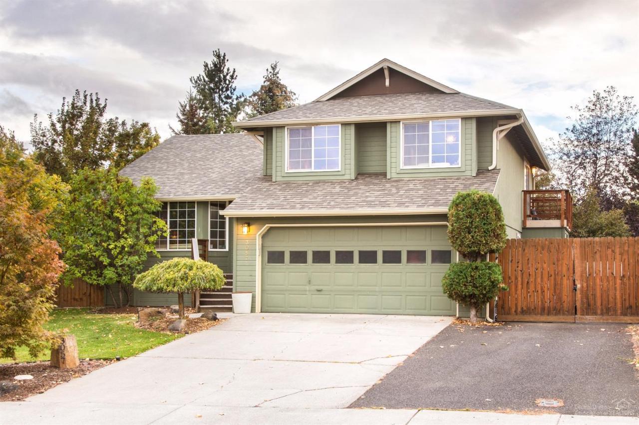 3057 NE Stanton Avenue, Bend, OR 97701 (MLS #201609956) :: Birtola Garmyn High Desert Realty