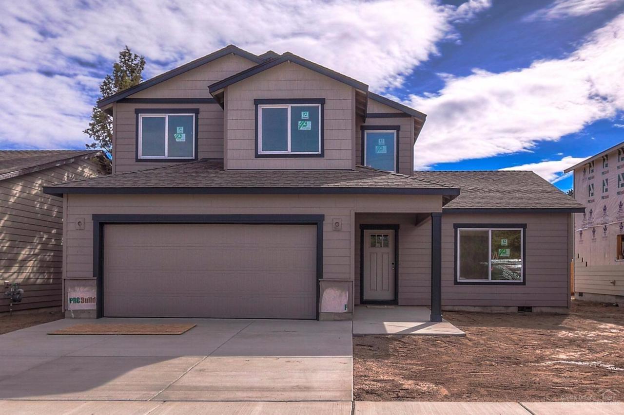 501 SE Gleneden Place, Bend, OR 97702 (MLS #201610047) :: Birtola Garmyn High Desert Realty