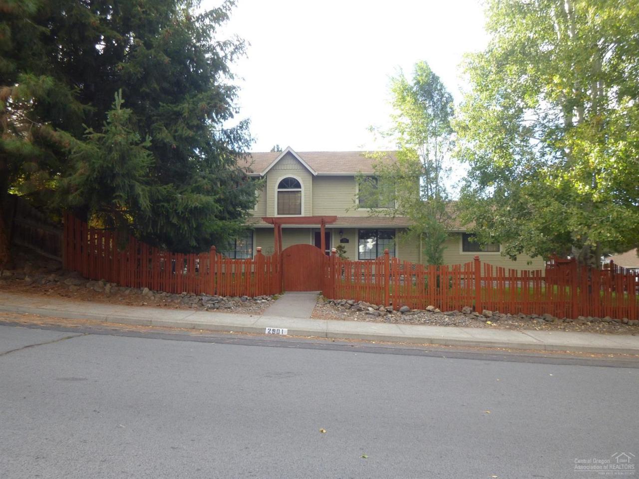 2901 NE Sheridan Avenue, Bend, OR 97701 (MLS #201610069) :: Birtola Garmyn High Desert Realty