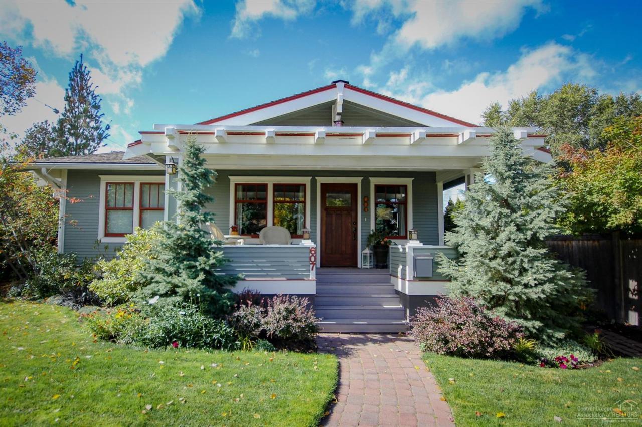 607 NW Federal Street, Bend, OR 97703 (MLS #201610100) :: Birtola Garmyn High Desert Realty