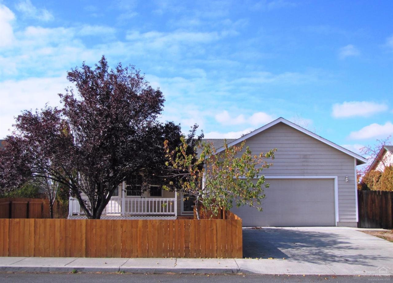 62633 Hawkview Road, Bend, OR 97701 (MLS #201610133) :: Birtola Garmyn High Desert Realty