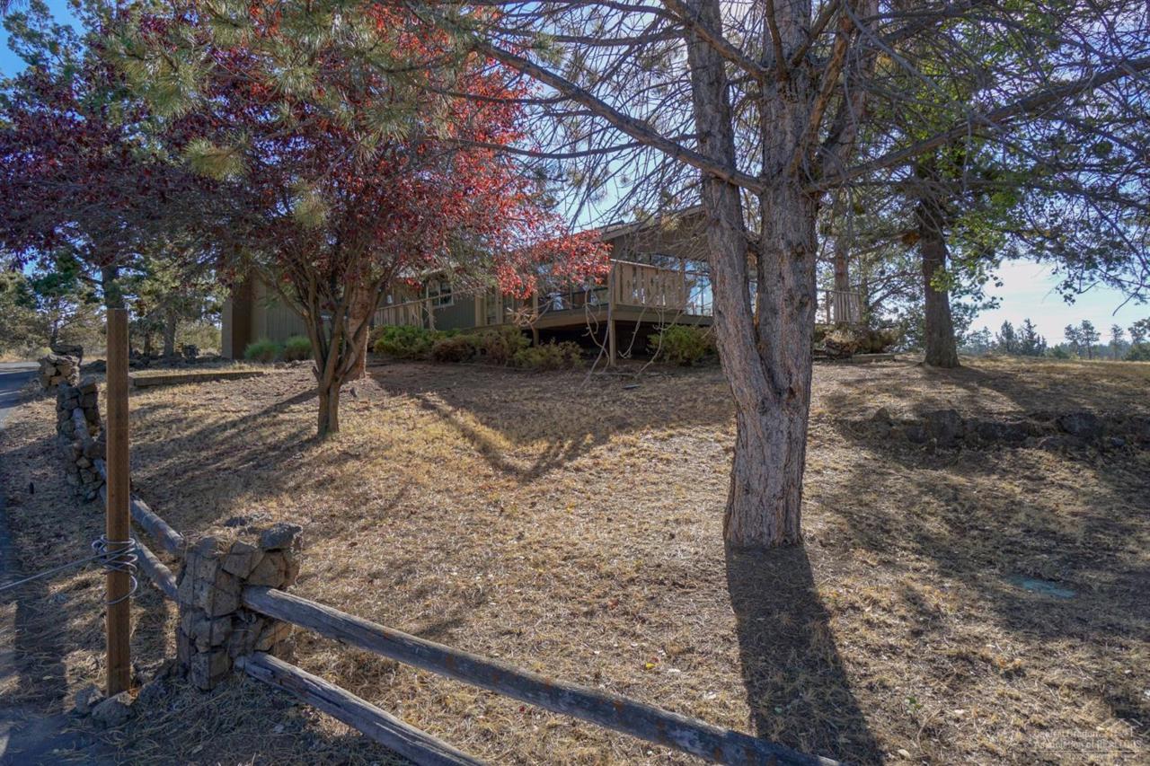 63210 Overtree, Bend, OR 97701 (MLS #201610179) :: Birtola Garmyn High Desert Realty