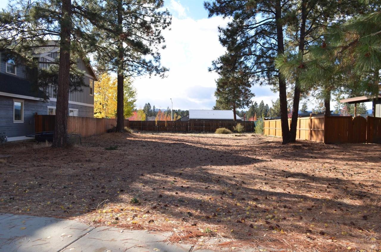 60833 Yellow Leaf Street, Bend, OR 97702 (MLS #201610282) :: Birtola Garmyn High Desert Realty