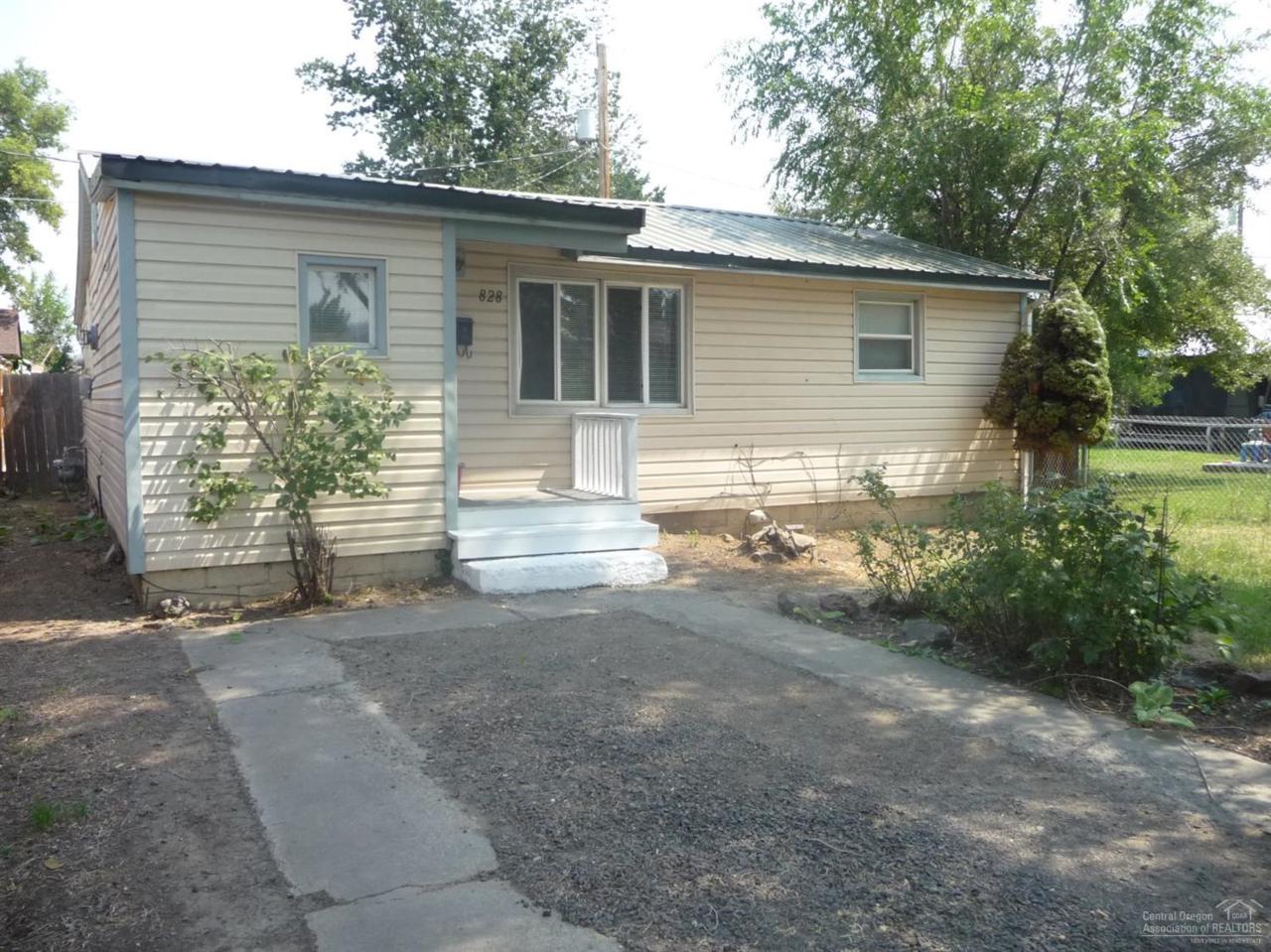 828 Ewen Street - Photo 1