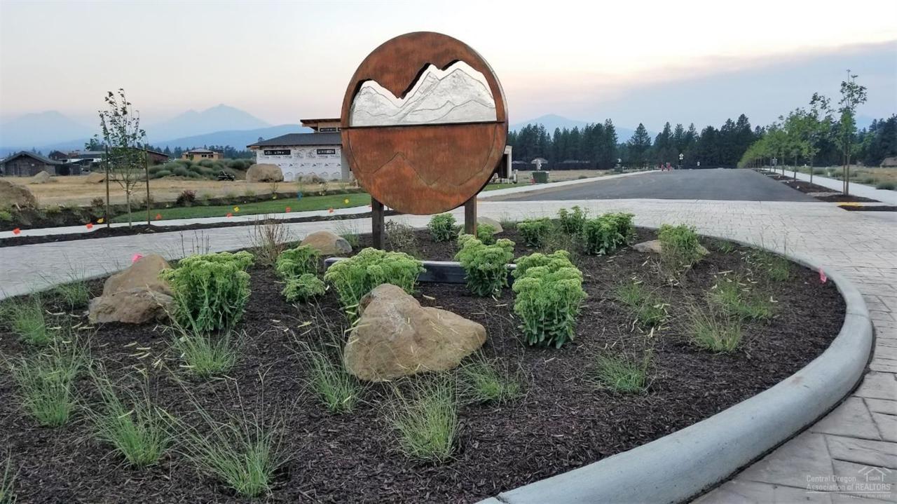 370 Diamond Peak Avenue - Photo 1