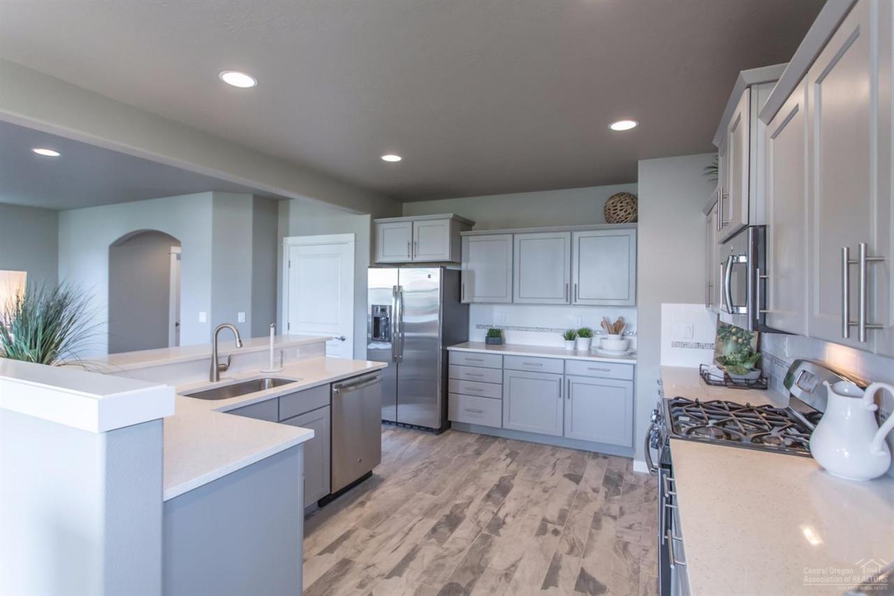 1813 Shadowcrest Way - Photo 1