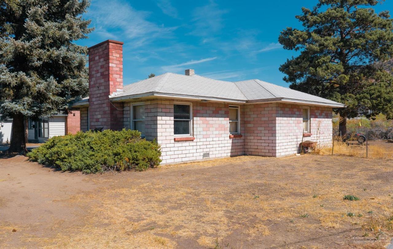 910 8th Street - Photo 1