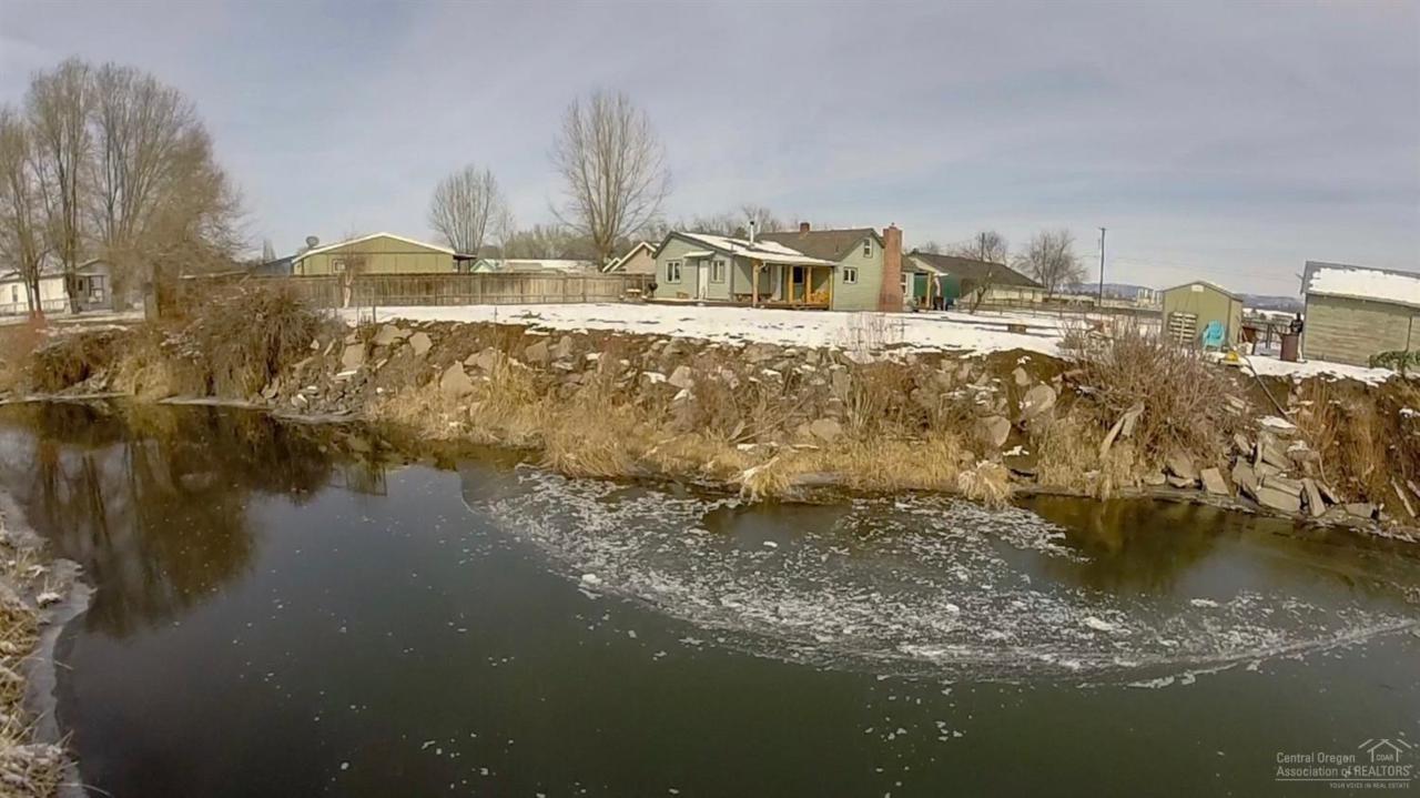 1595 Madras Highway - Photo 1