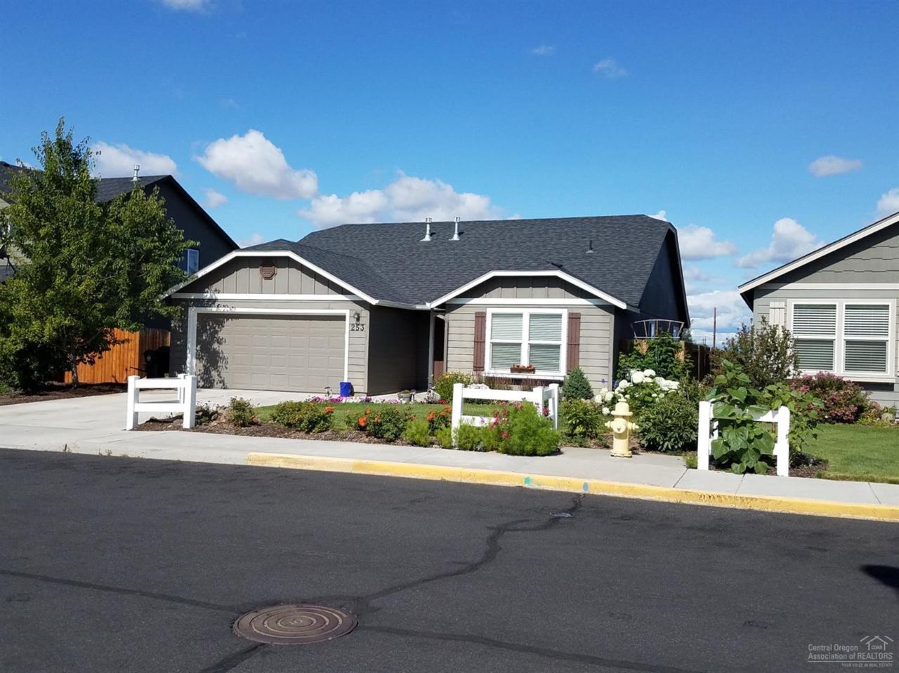253 33rd Drive - Photo 1