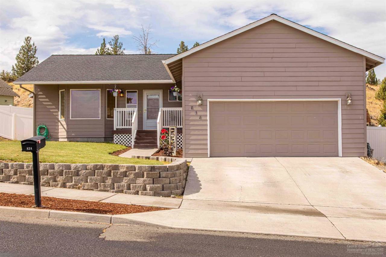 838 Sunnyside Drive - Photo 1