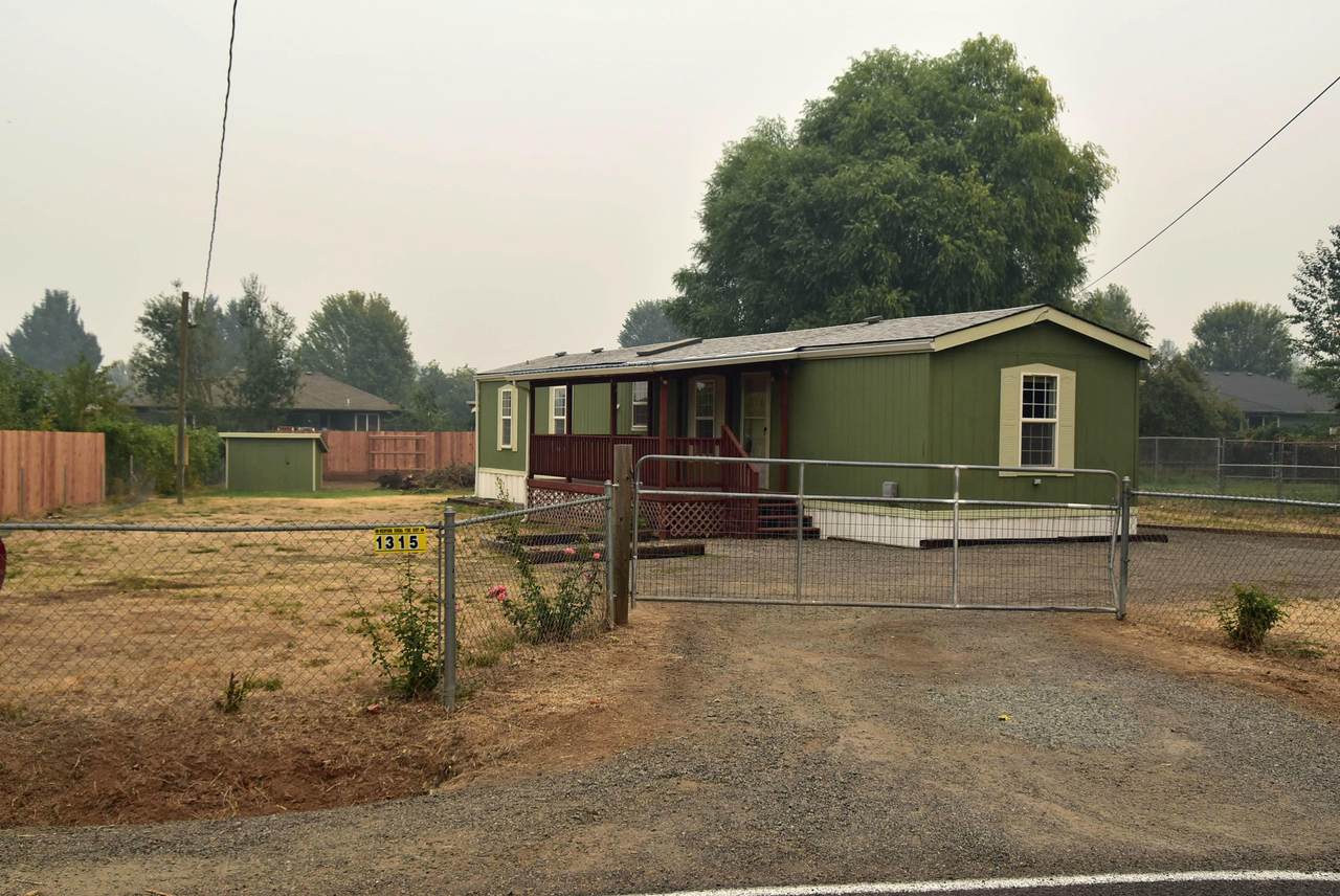 1315 Thomas Road - Photo 1