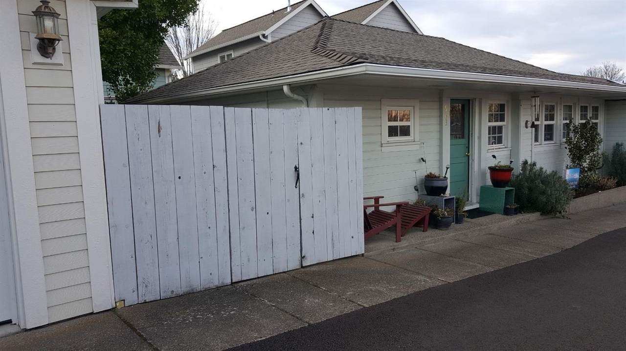 963 B Street - Photo 1