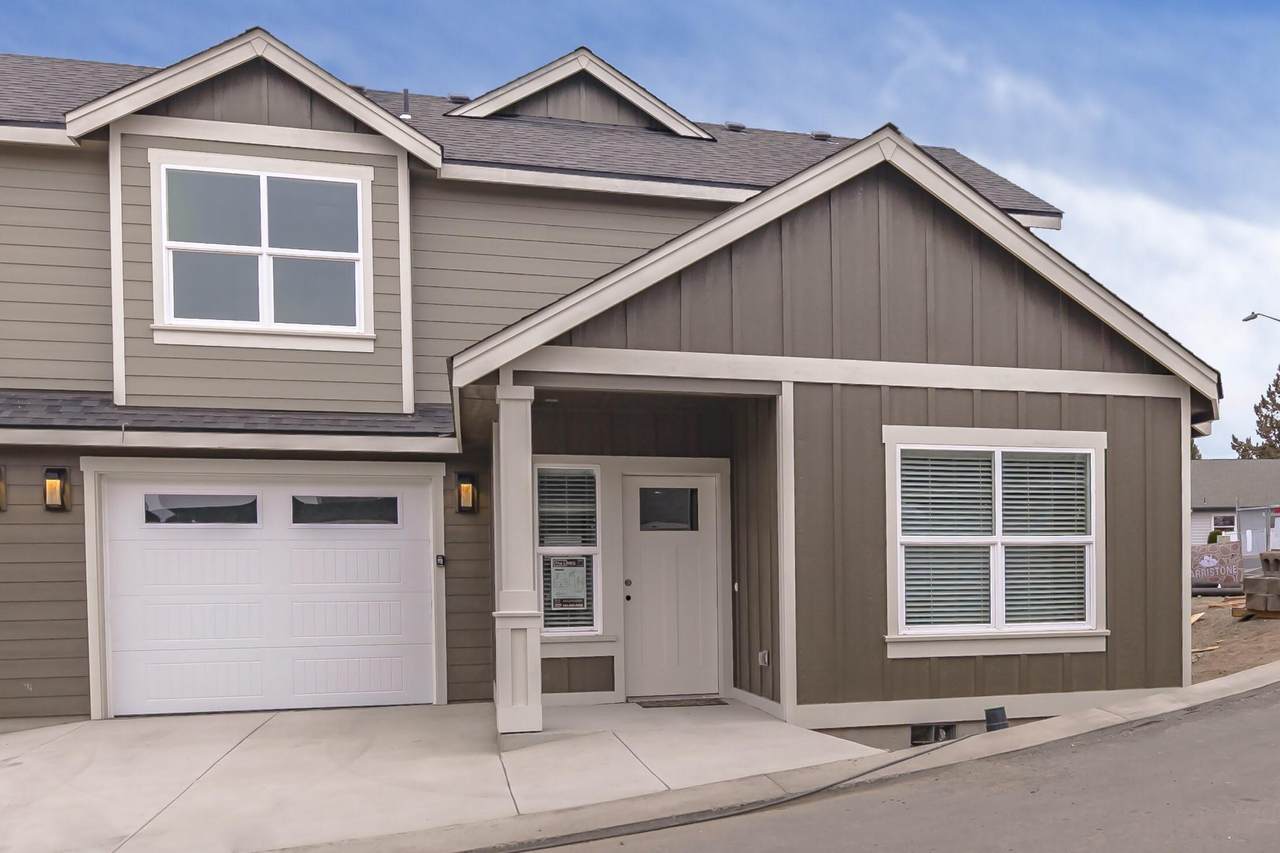 2755 Greens Boulevard - Photo 1